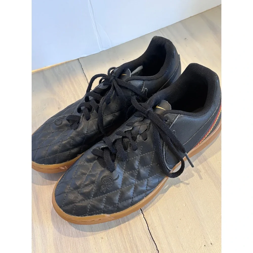 Nike Tiempo Legend 7 Academy IC Ronaldinho 10R Black Gum AQ3824-007 Kids 3.5Y